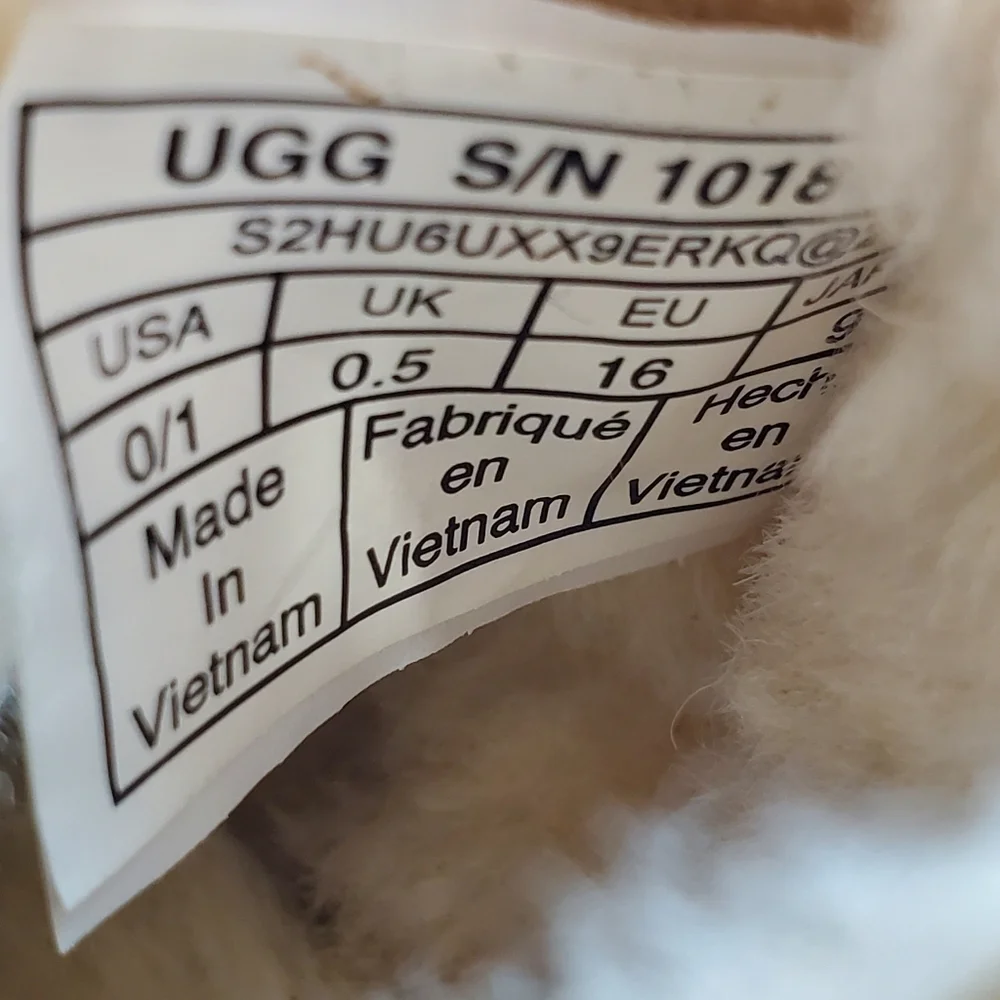 UGG Jesse Bow II  Infant size 0/1